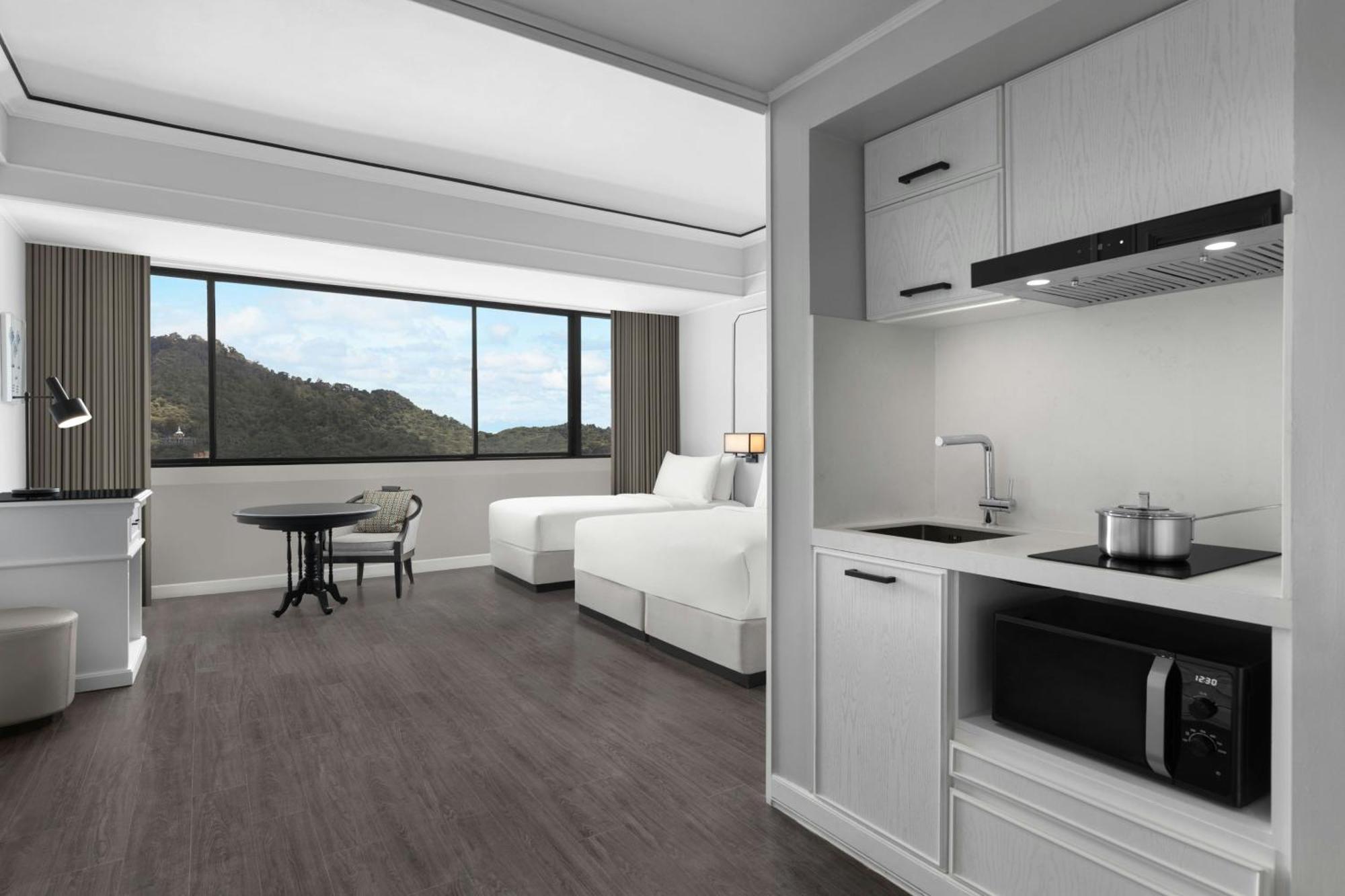 فندق Courtyard By Marriott Phuket Town المظهر الخارجي الصورة