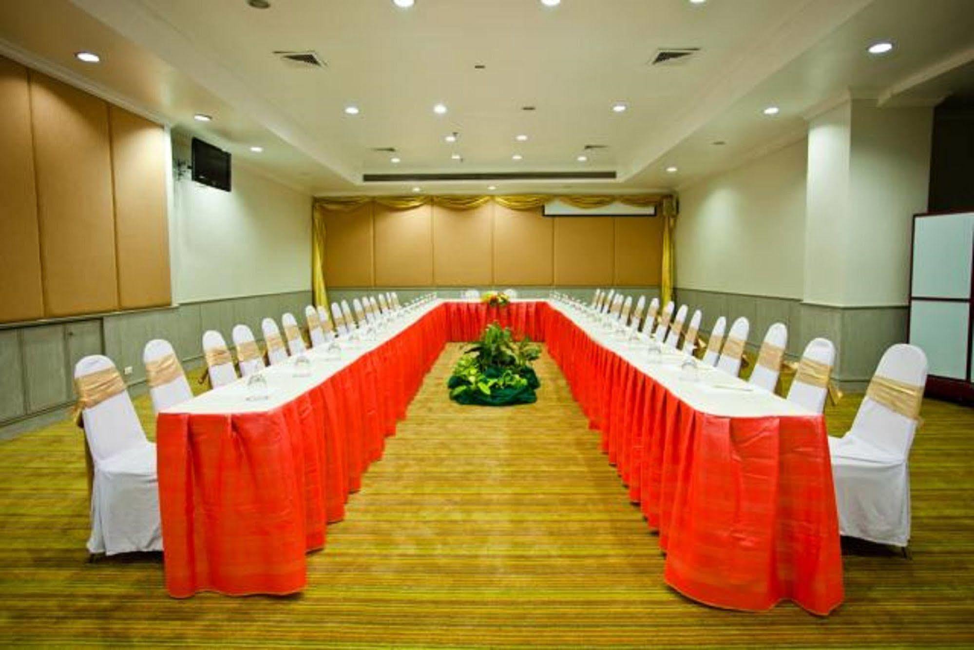 فندق Courtyard By Marriott Phuket Town المظهر الخارجي الصورة